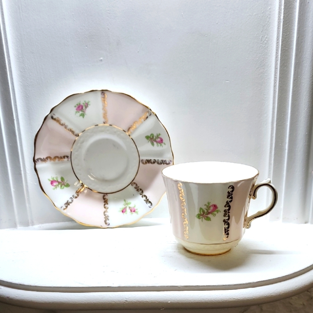 Old Royal Bone China Tea Cup & Saucer England Rare